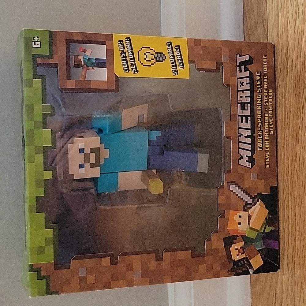 2019 Minecraft Torch Sparking Steve 4.5" action figure "torch lights up"